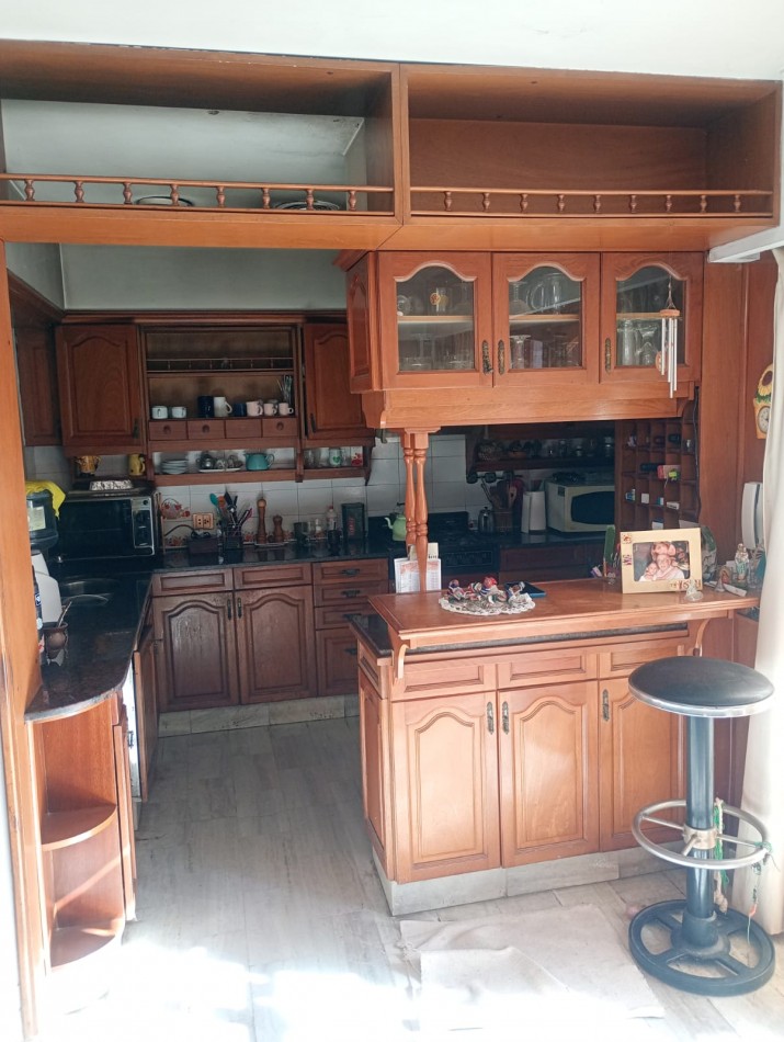 Se VENDE casa en Alberdi Larrechea 450