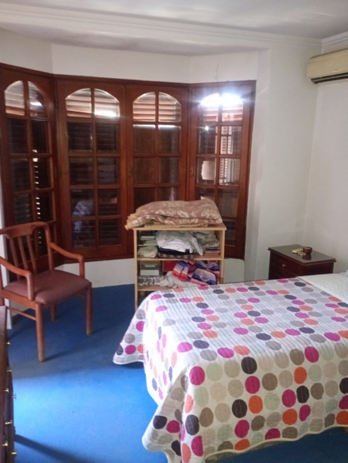 Se VENDE casa en Alberdi Larrechea 450