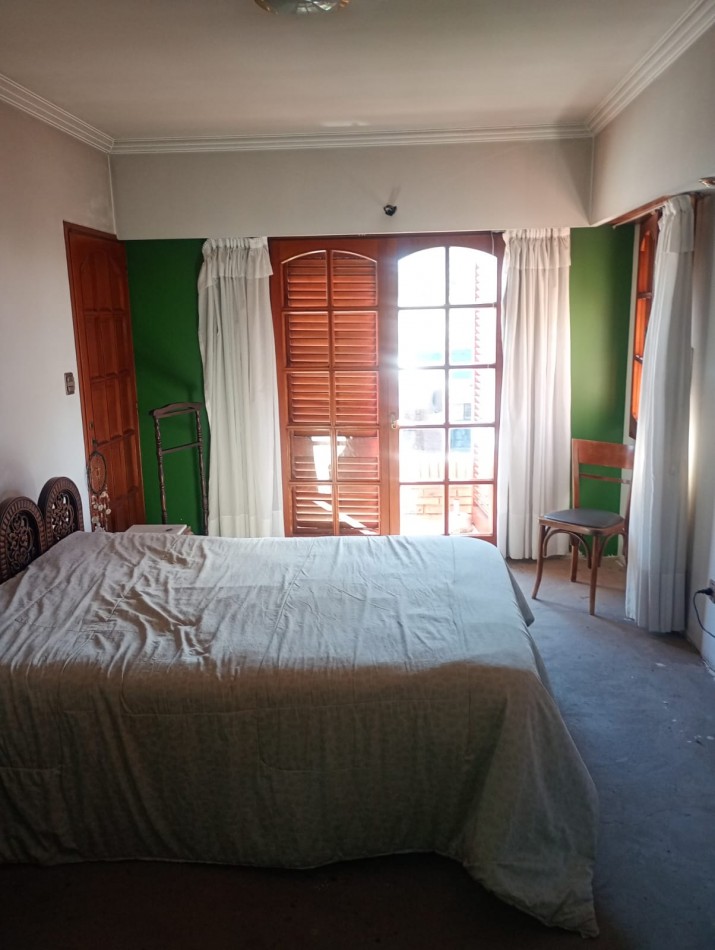 Se VENDE casa en Alberdi Larrechea 450