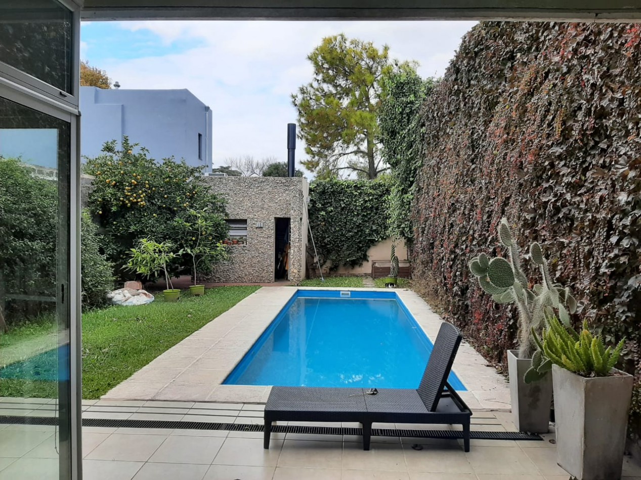 Se VENDE casa espectacular en Alberdi Zelaya 1400
