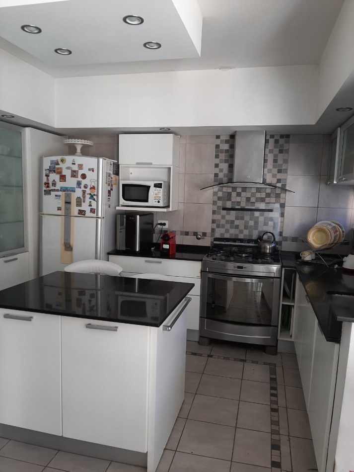 Se VENDE casa espectacular en Alberdi Zelaya 1400