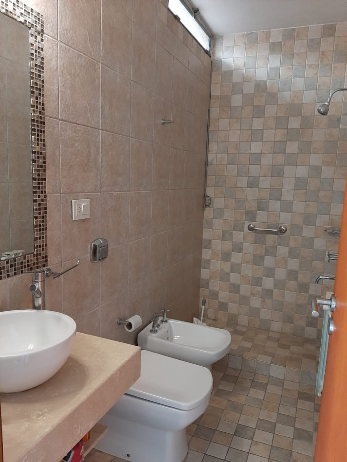 Se VENDE casa espectacular en Alberdi Zelaya 1400
