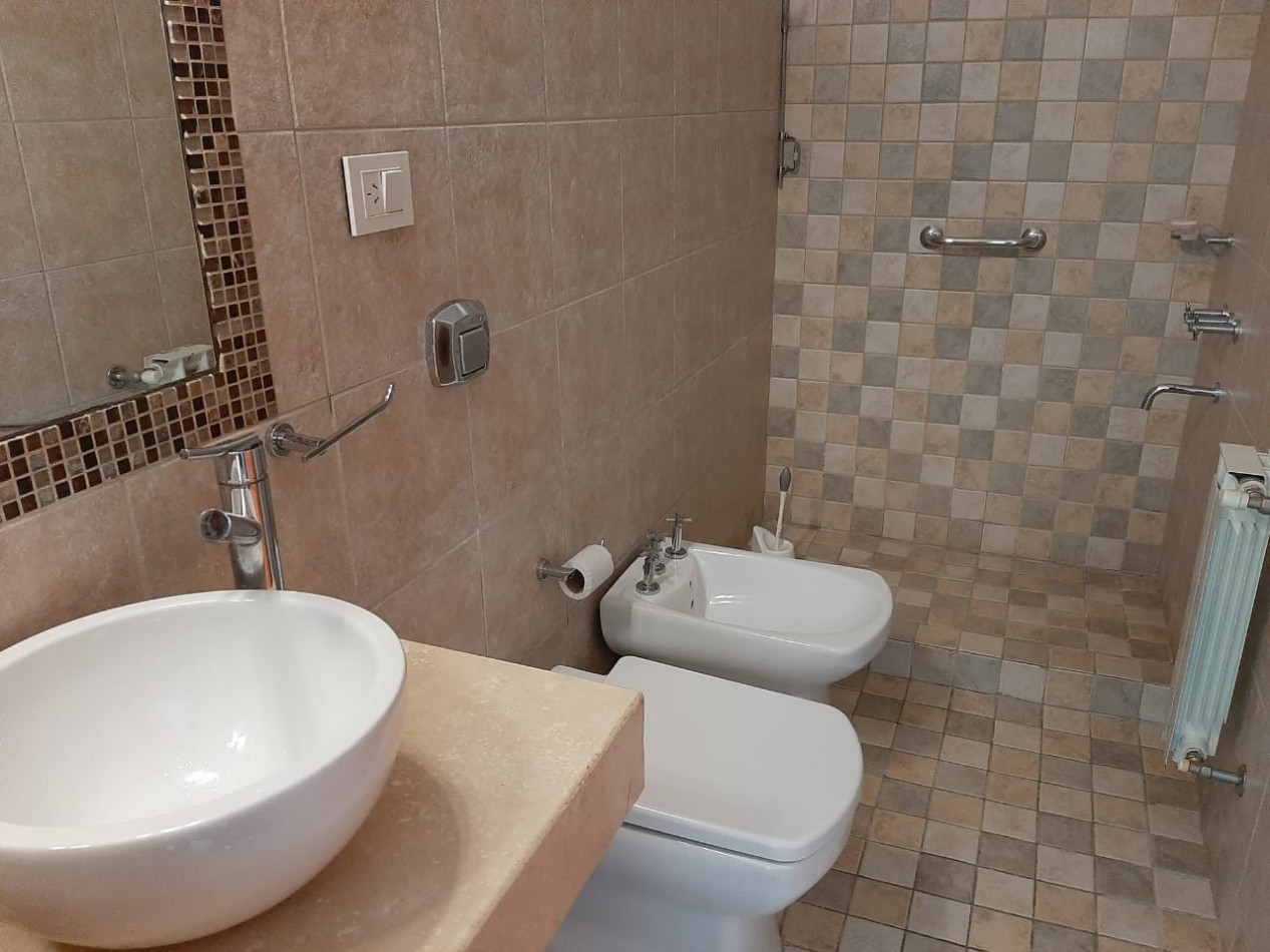 Se VENDE casa espectacular en Alberdi Zelaya 1400