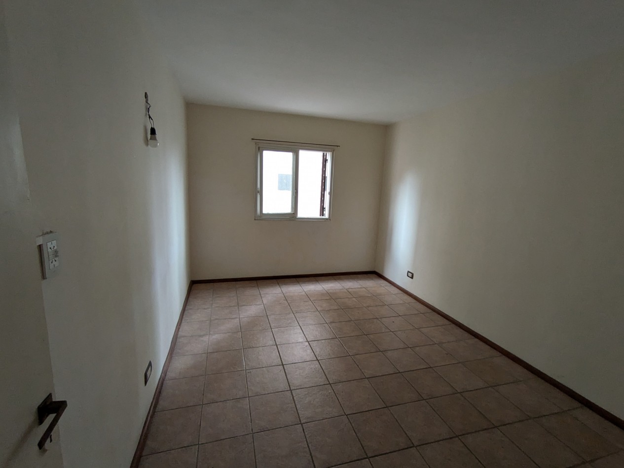 Se ALQUILA departamento en Ov Lagos 2861