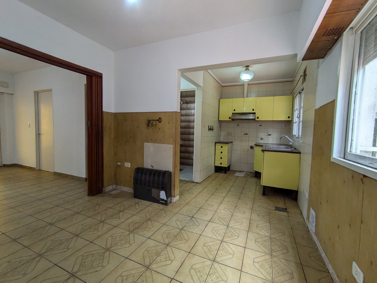 Se ALQUILA casa en Alberdi. Darragueira 1080