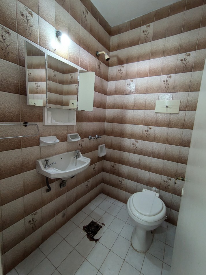 Se ALQUILA casa en Alberdi. Darragueira 1080