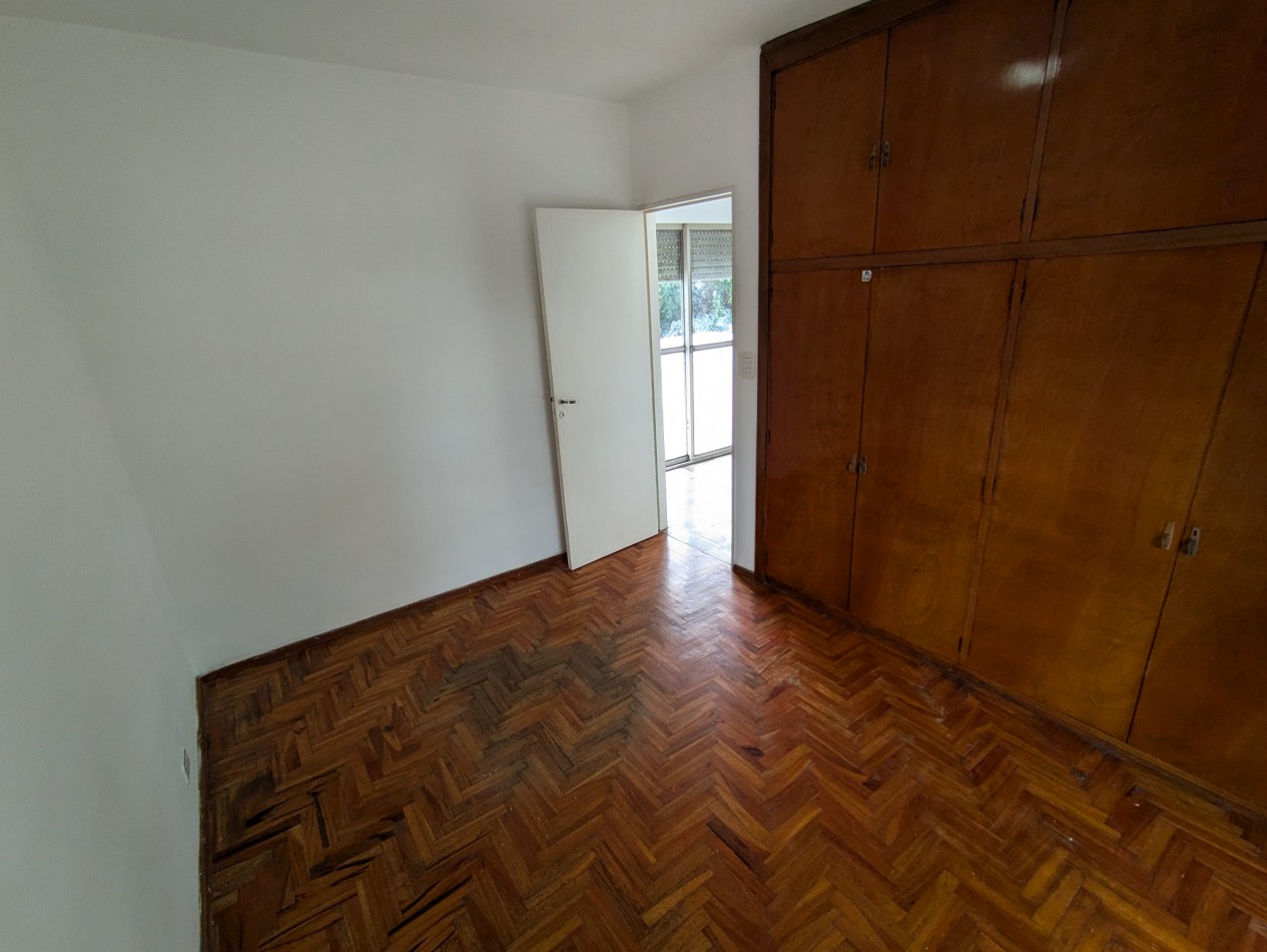 Se ALQUILA casa en Alberdi. Darragueira 1080