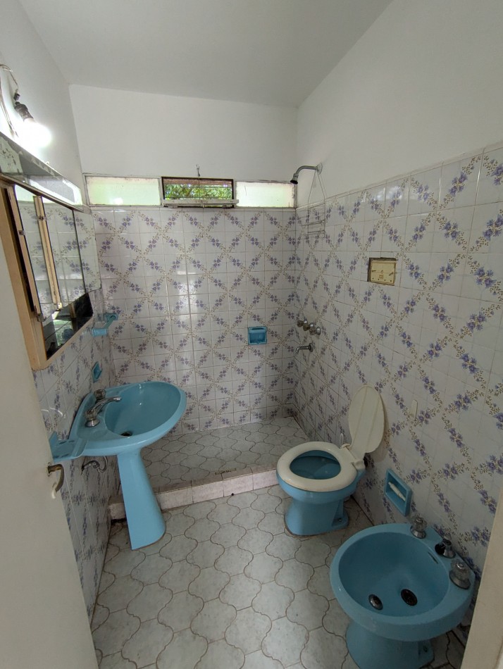 Se ALQUILA casa en Alberdi. Darragueira 1080