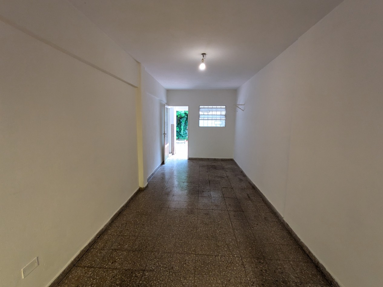 Se ALQUILA casa en Alberdi. Darragueira 1080