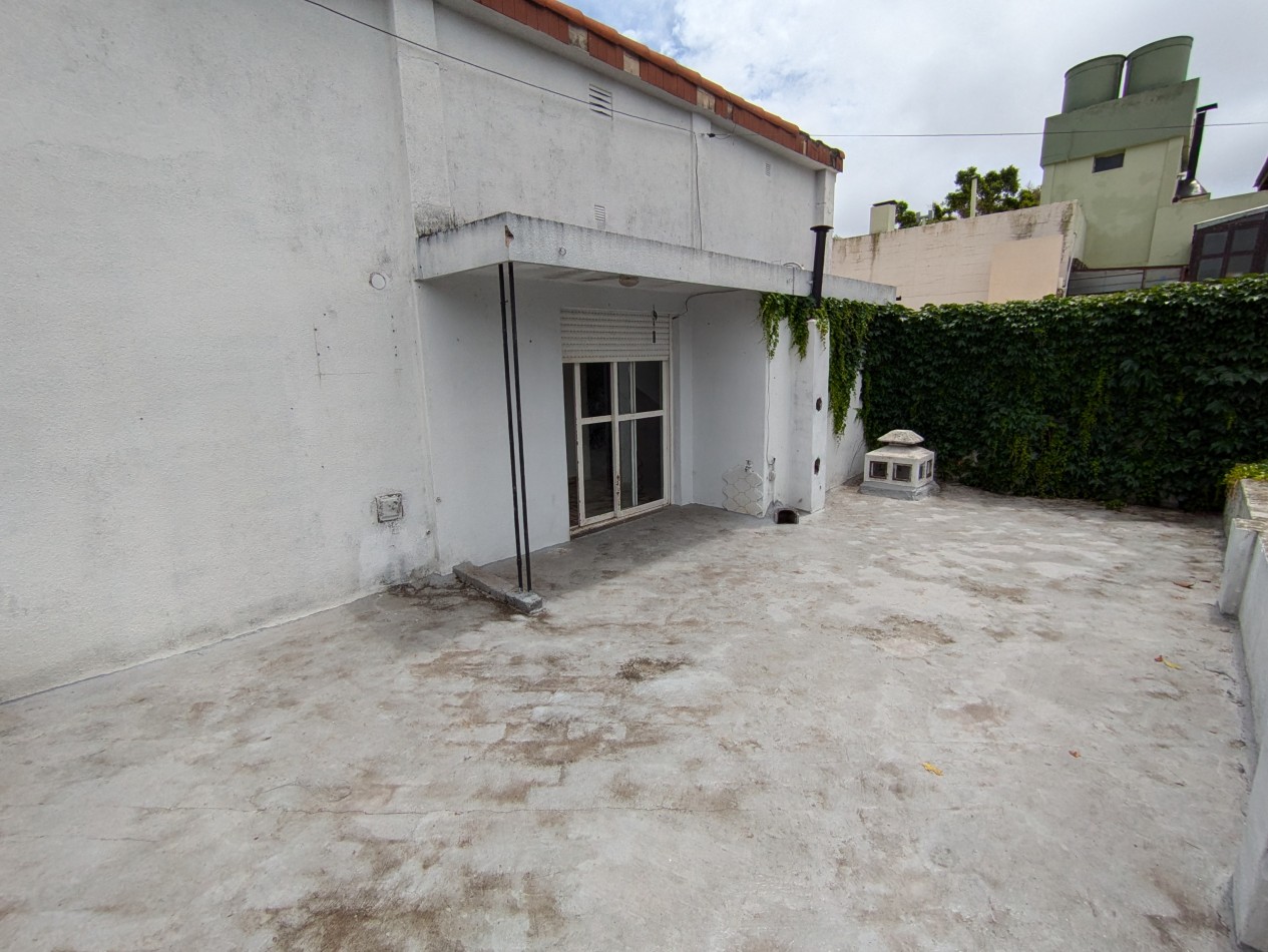 Se ALQUILA casa en Alberdi. Darragueira 1080