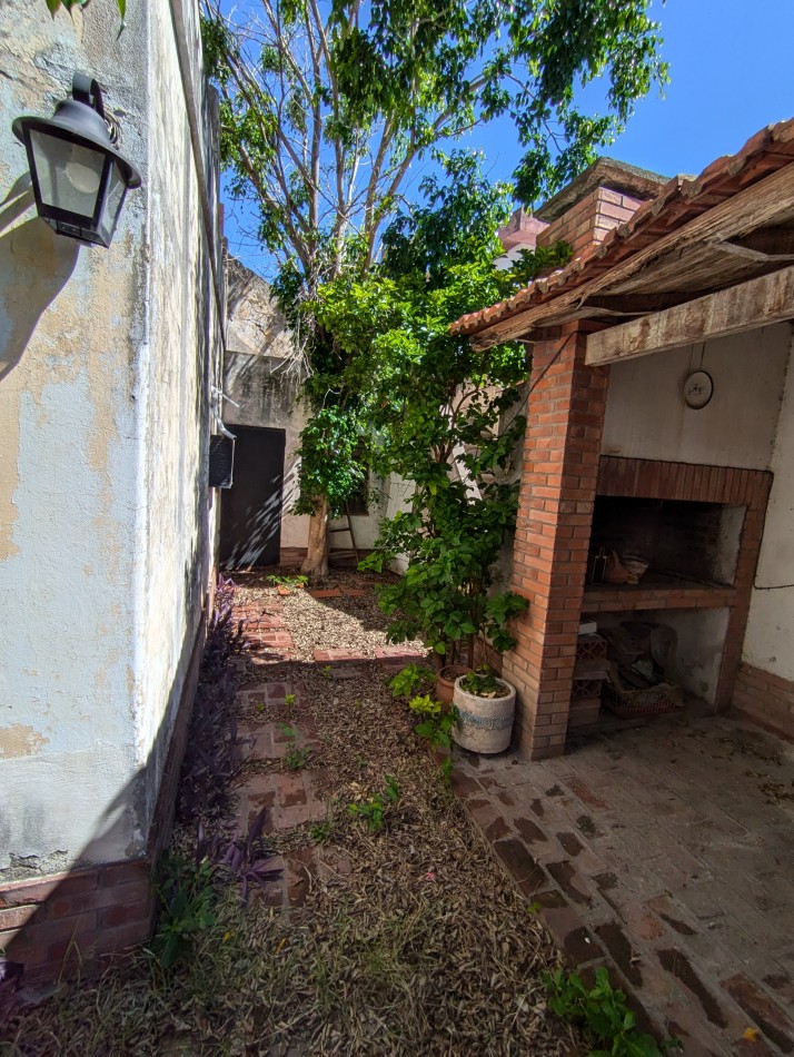 Se vende casa en Darragueira 1715 a RECICLAR 
