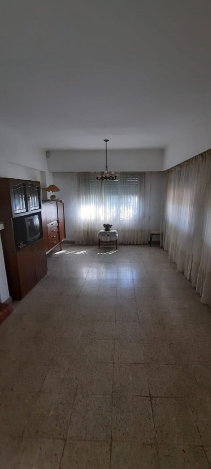 Se VENDE casa en Agrelo 1189