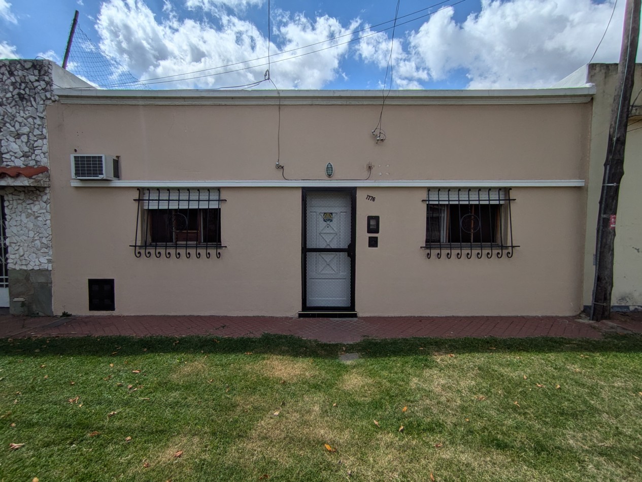 Se ALQUILA casa en Valentin Gomez 1776