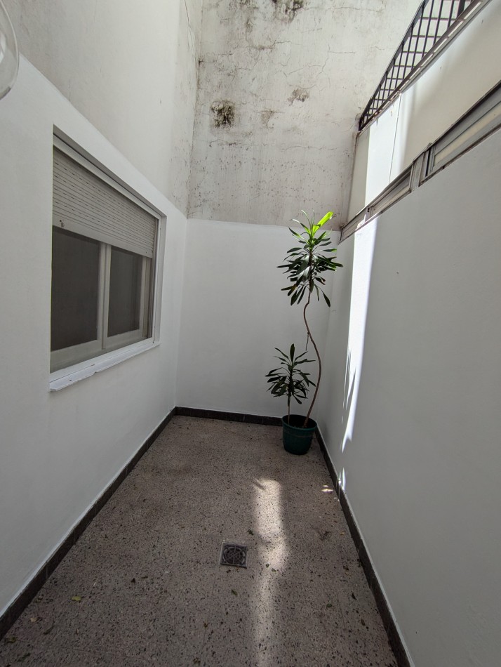 Se ALQUILA propiedad en Zeballos 162