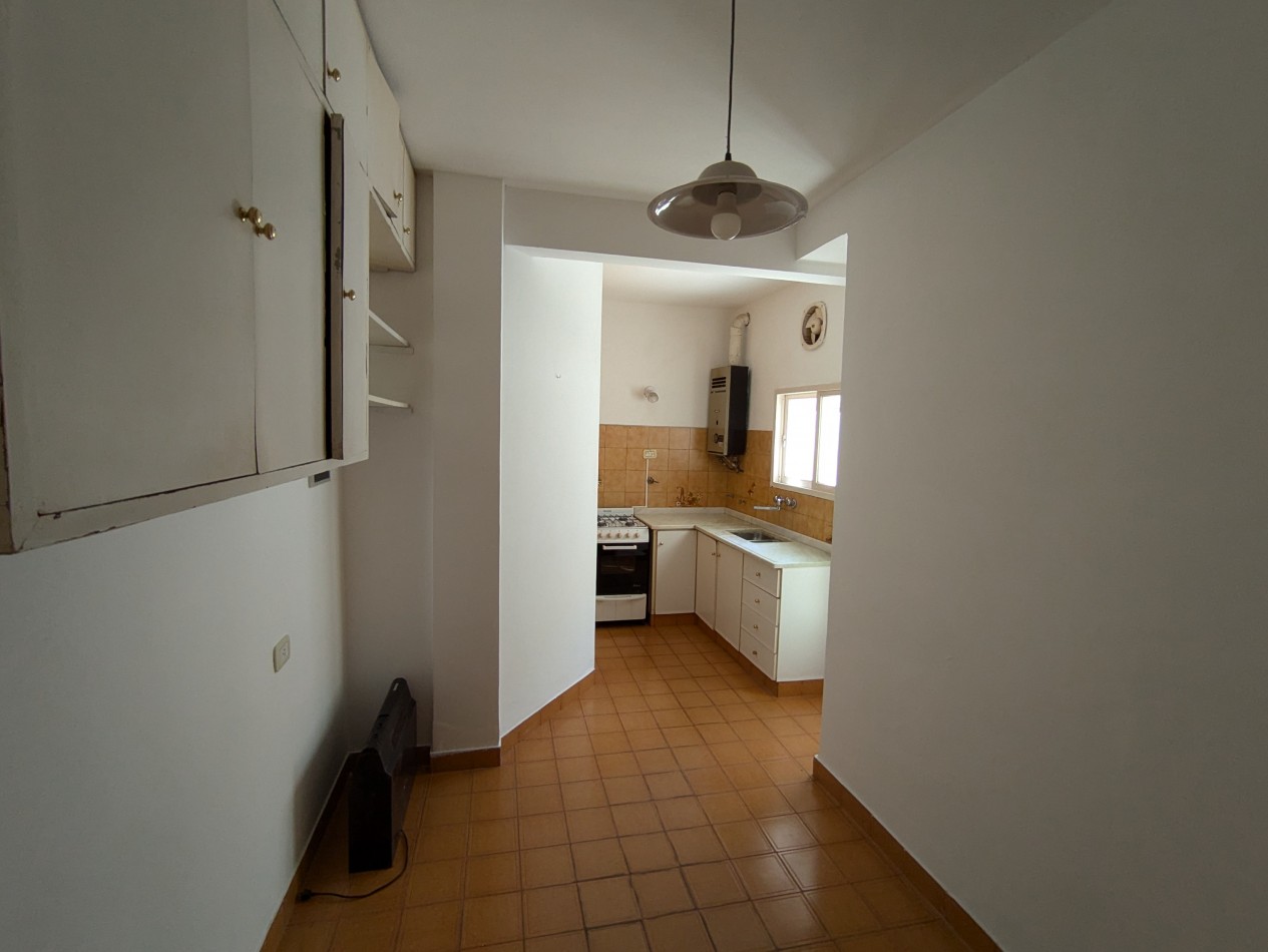 Se ALQUILA propiedad en Zeballos 162