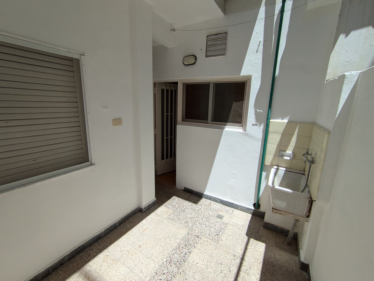 Se ALQUILA propiedad en Zeballos 162