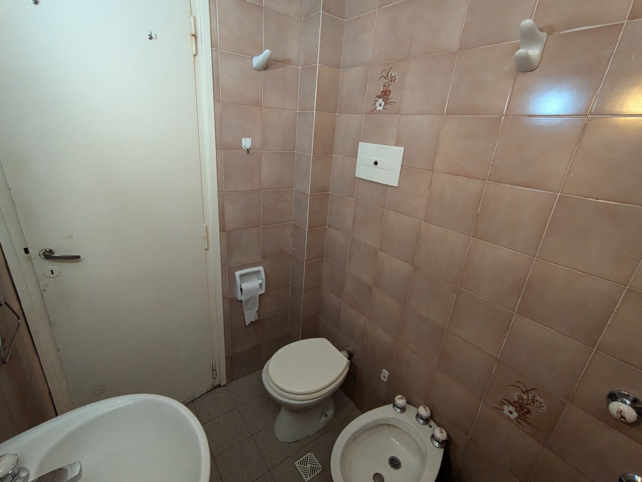 Se ALQUILA propiedad en Zeballos 162