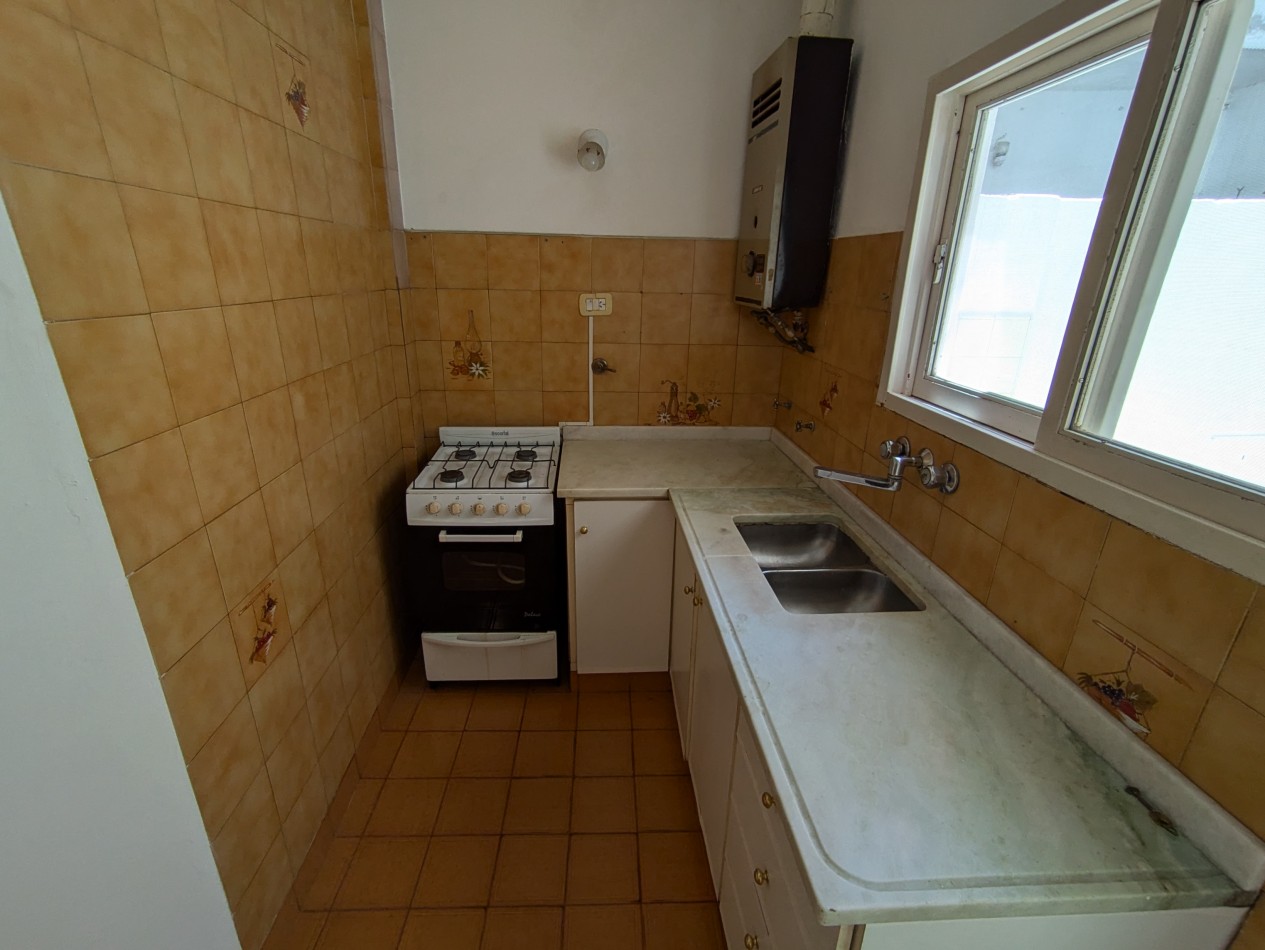 Se ALQUILA propiedad en Zeballos 162