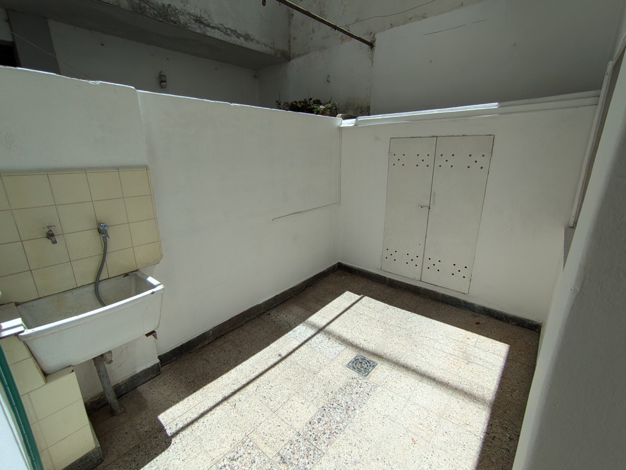 Se ALQUILA propiedad en Zeballos 162