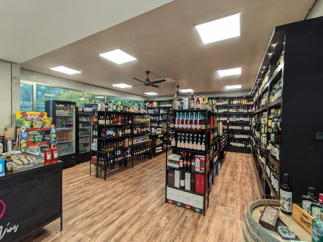 Se ALQUILA Local Comercial en Schweitzer 