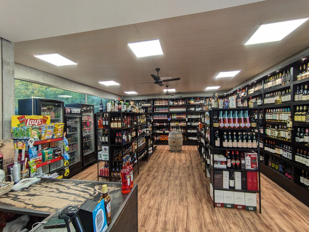 Se ALQUILA Local Comercial en Schweitzer 