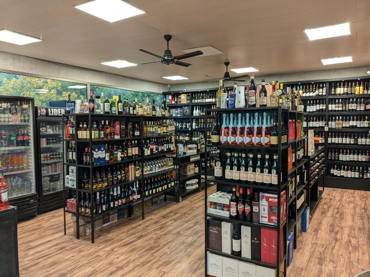 Se ALQUILA Local Comercial en Schweitzer 