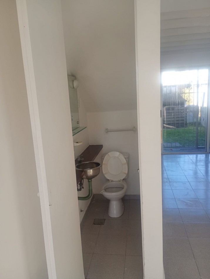 Se ALQUILA casa en la florida 