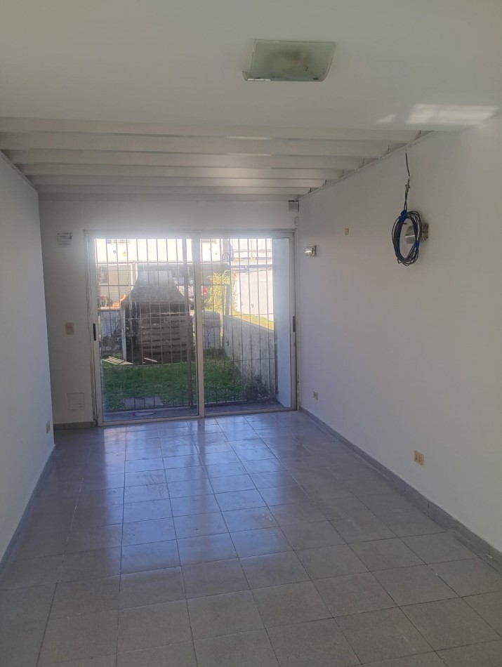 Se ALQUILA casa en la florida 