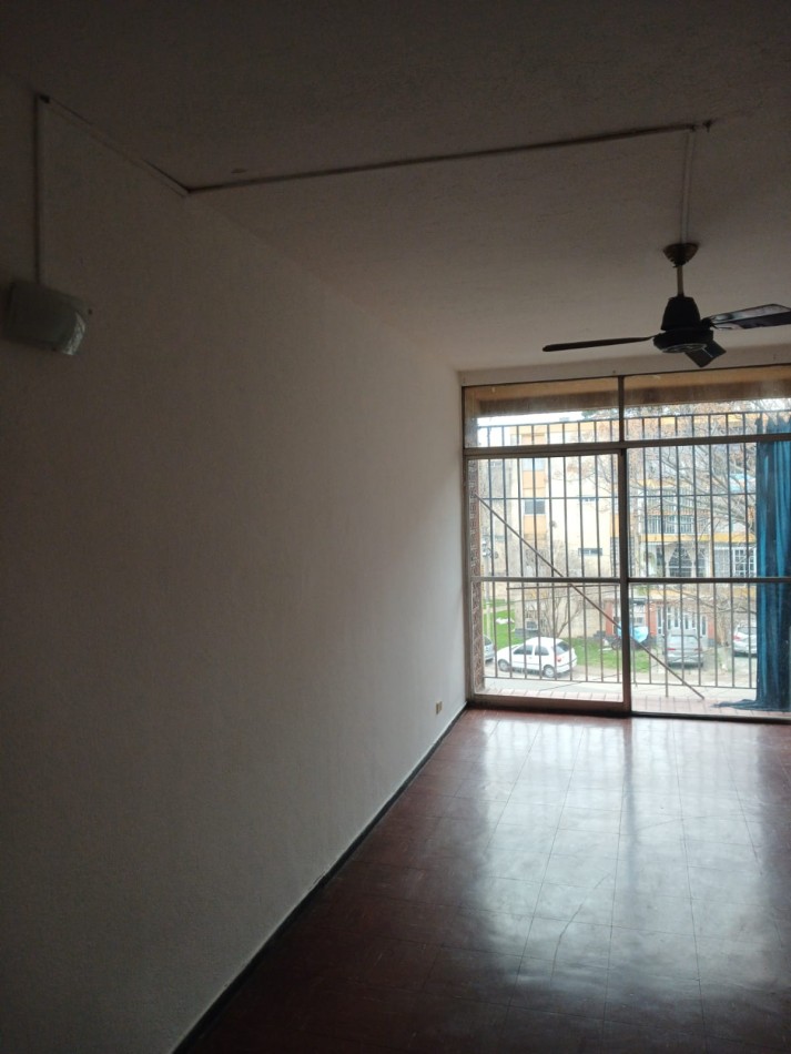 Se ALQUILA departamento en Rucci