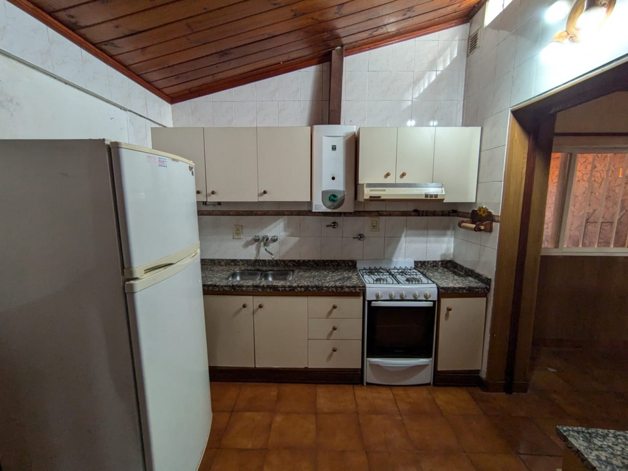 Se ALQUILA casa en Cristaleria 