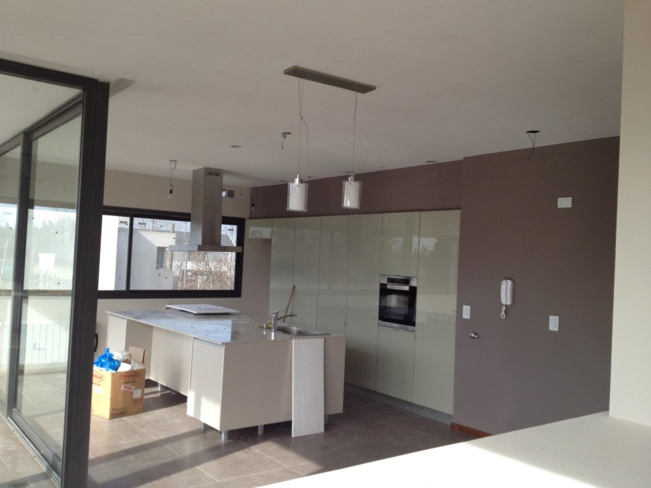 Se ALQUILA casa en barrio Aldea