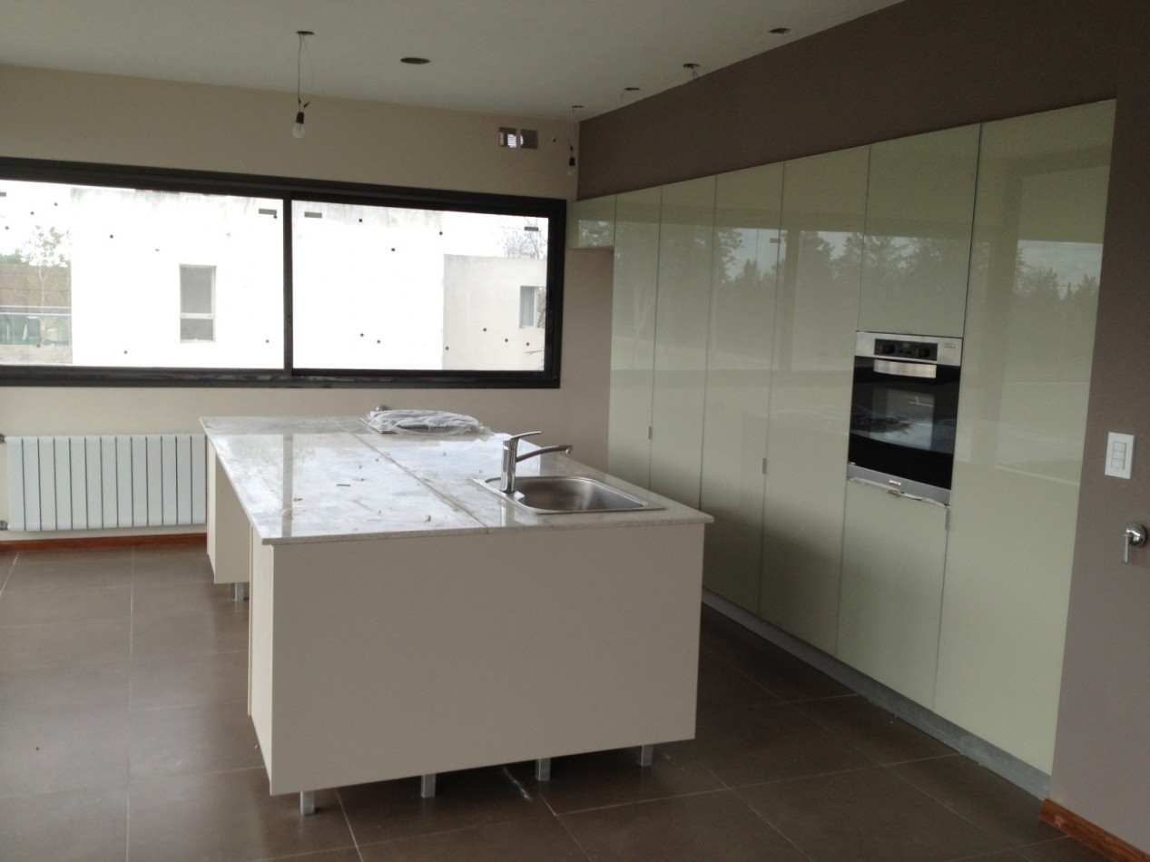 Se ALQUILA casa en barrio Aldea