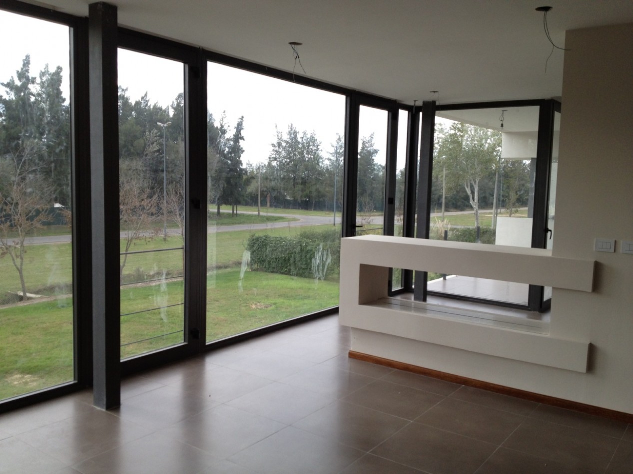 Se ALQUILA casa en barrio Aldea