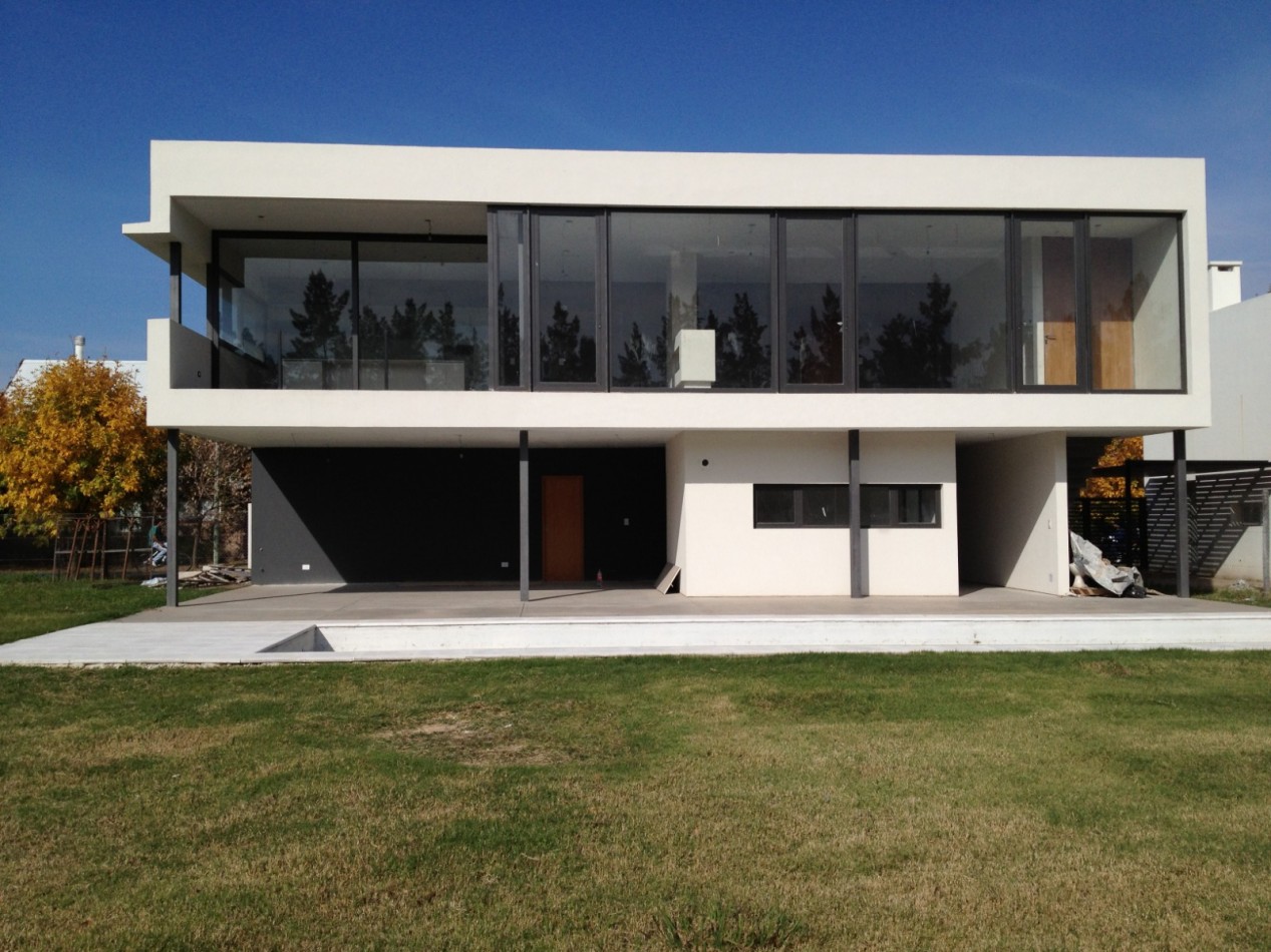 Se ALQUILA casa en barrio Aldea