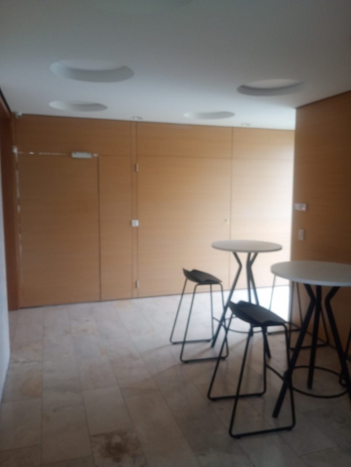 Se ALQUILA oficina en Fisherton