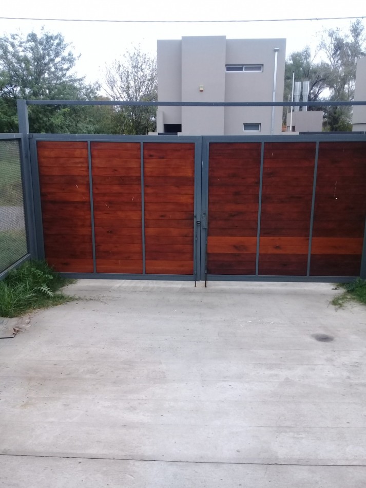 Se VENDE casa espectacular en Fisherton 