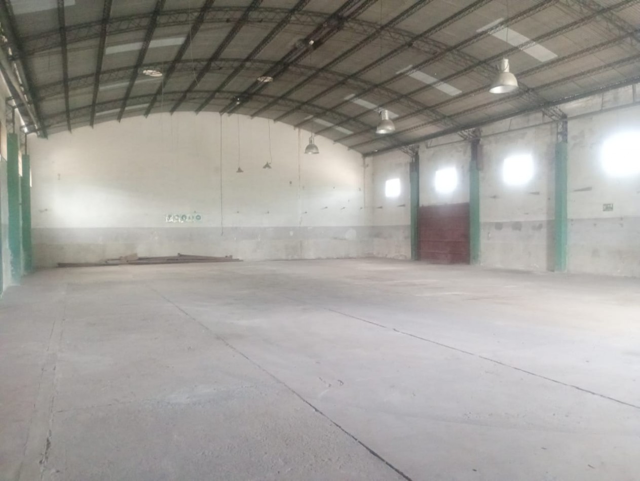 Se ALQUILA Galpon 
