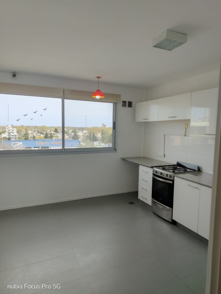 Se ALQUILA departamento en Alberdi 