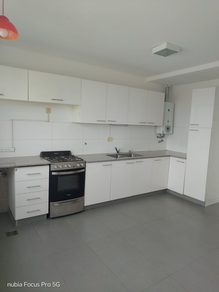 Se ALQUILA departamento en Alberdi 