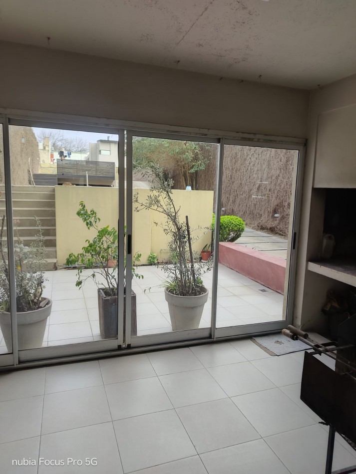 Se ALQUILA departamento en Alberdi 