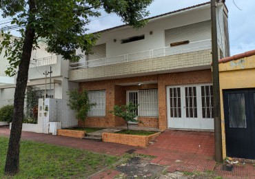 Se ALQUILA casa en Alberdi. Darragueira 1080
