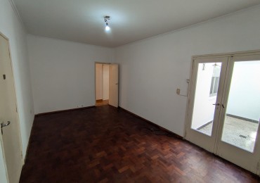 Se ALQUILA propiedad en Zeballos 162